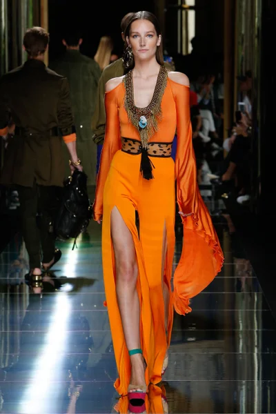 Look 19